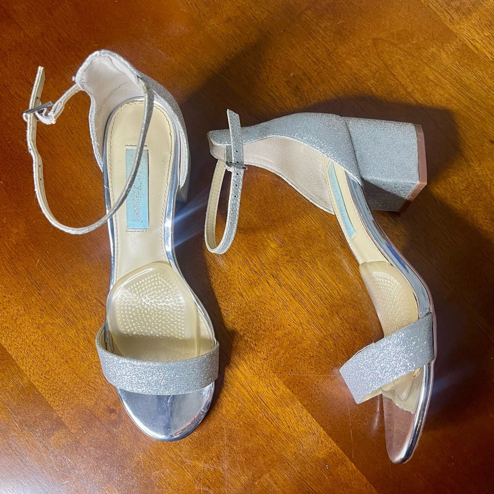 Betsey Johnson Glitter strappy heels. Size 8.5